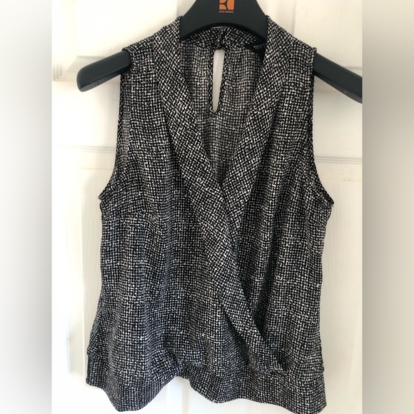 WhiteHouseBlackmarket short sleeve top. - Picture 11 of 14